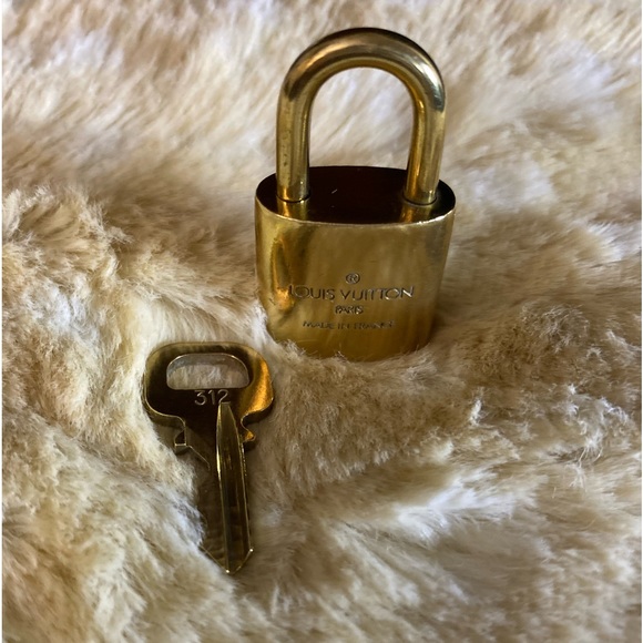 Louis Vuitton #312 Lock & Key - Picture 2 of 8